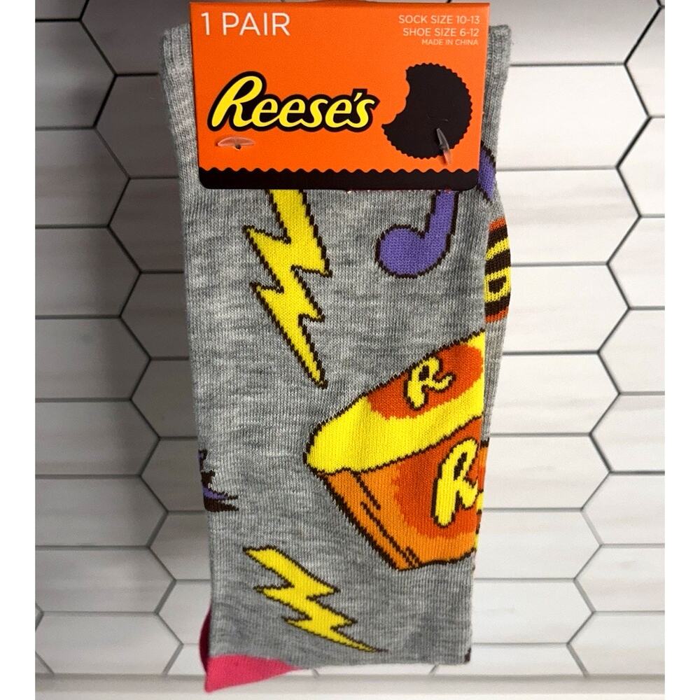 Reese's Peanut Butter Cup Size Gray Novelty Graphic Crew Socks 1 Pk Men/Women